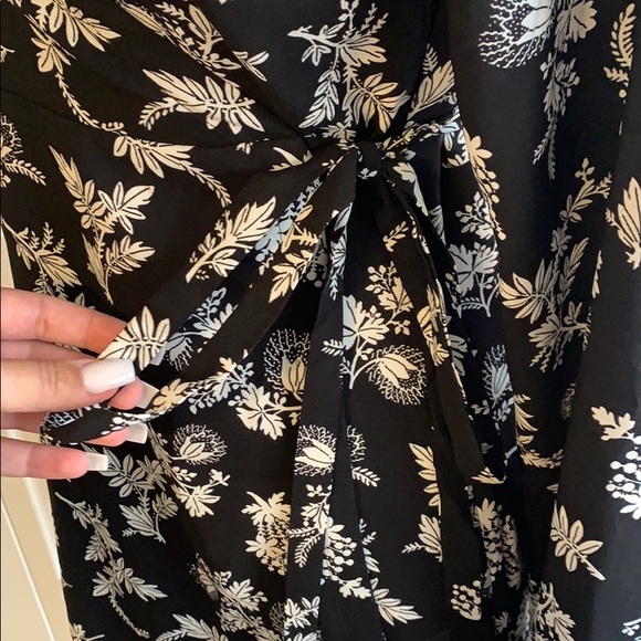 Patterned Wrap Dress - Picture 3 of 6